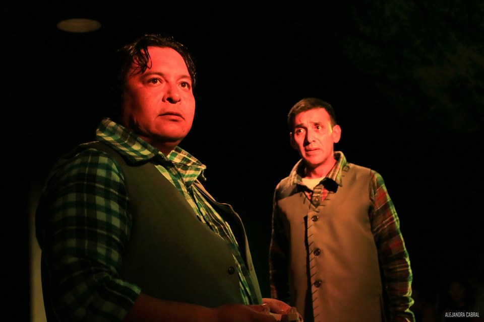 El elenco está conformado por César Venegas y el director de la obra, Hugo Dena. (Cortesía)