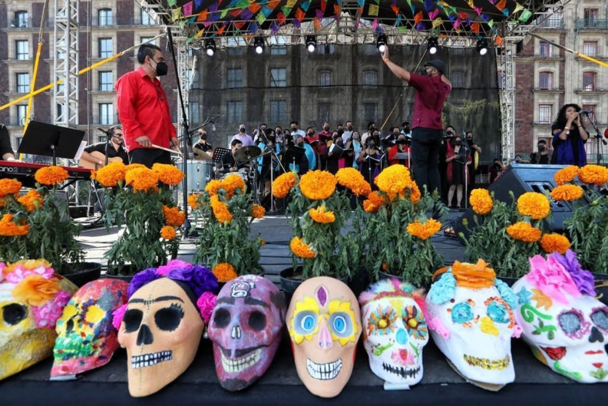 Ofrenda 2021 en el Zócalo de la CdMx. | Alma Paola Wong