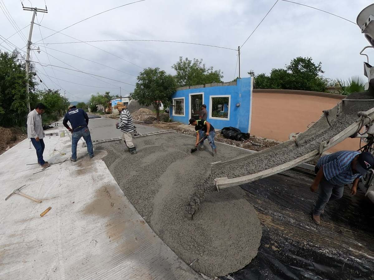 Pavimentación de calles en municipios de Tamaulipas.