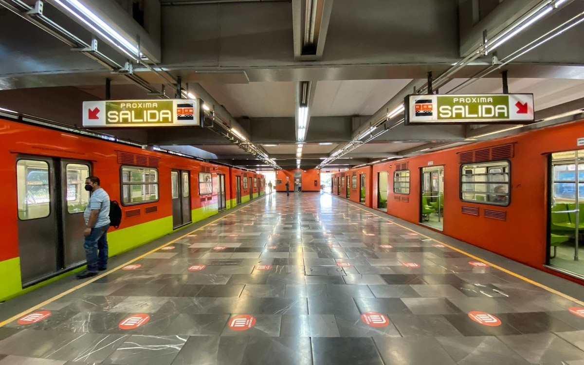 Usuarios y trabajadores del Metro aseguran haber sido testigos de más de un evento paranormal en las estaciones. | Cuartoscuro