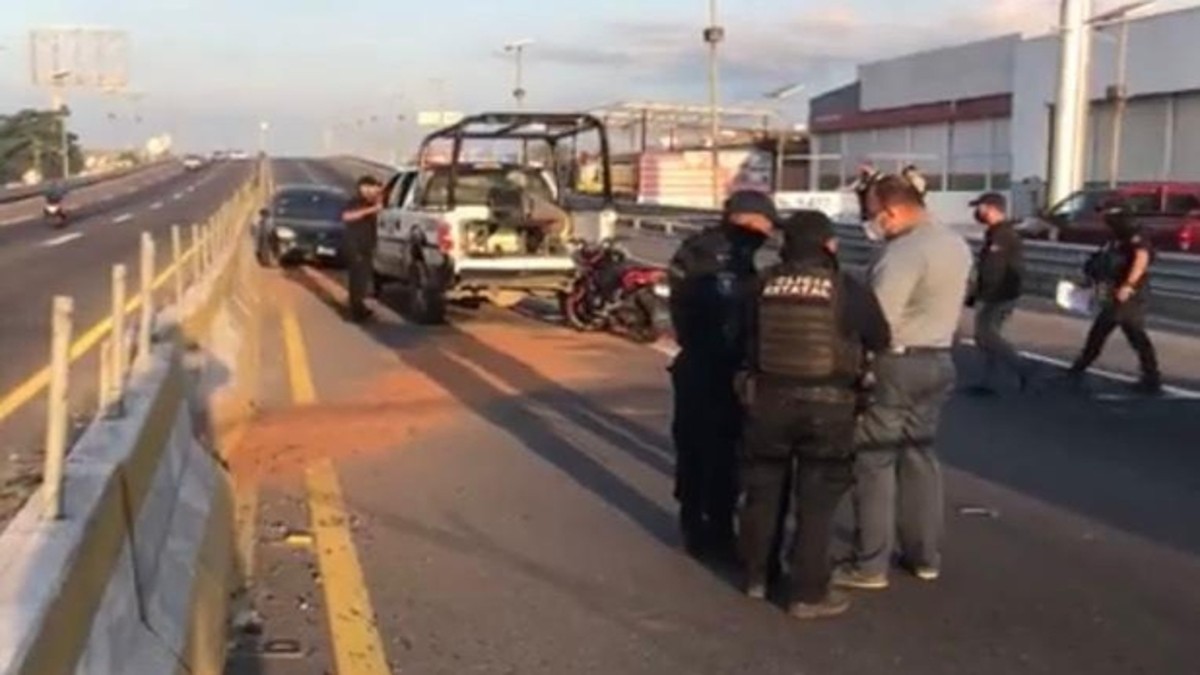 En Veracruz, motociclista murió tras chocar contra patrulla federal