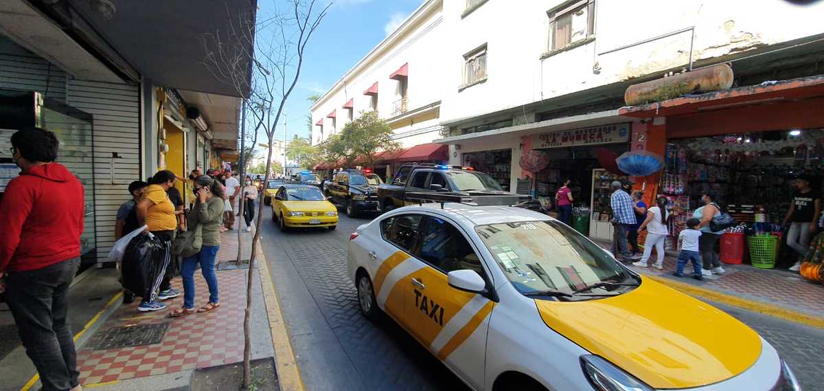 El departamento se localiza en una zona muy concurrida en la calle González Ortega . (Juan Munguía)