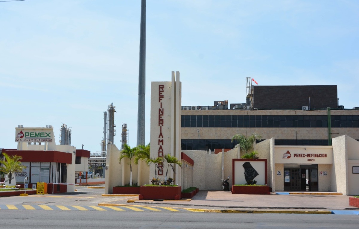 Entrada a la Refinería Madero.