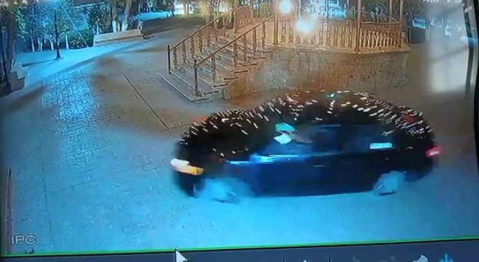 Los jóvenes subieron el carro a la plaza y se divirtieron por un buen rato alrededor del kiosco. | Especial