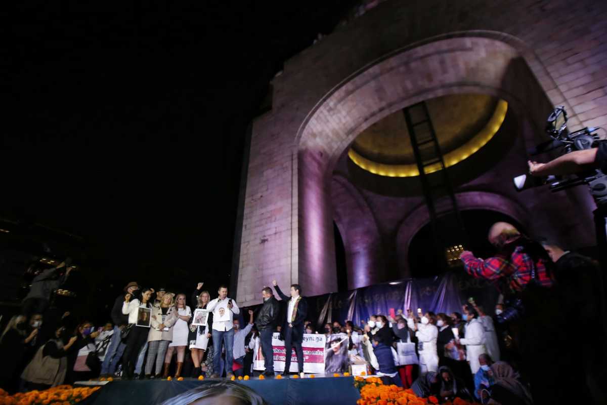 Velada de la familia LeBarón en el Monumento a la Revolución. | Ariana Pérez