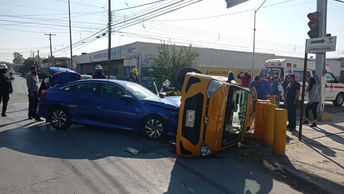 El Civic chocó al taxista al pasarse un semáforo en rojo.| Notivox Digital
