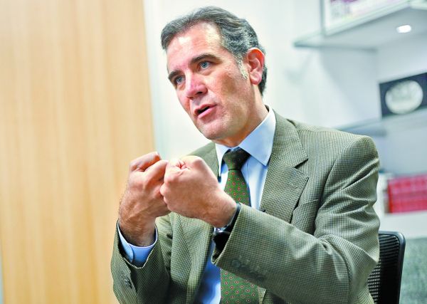 El dirigente del órgano electoral. Araceli López