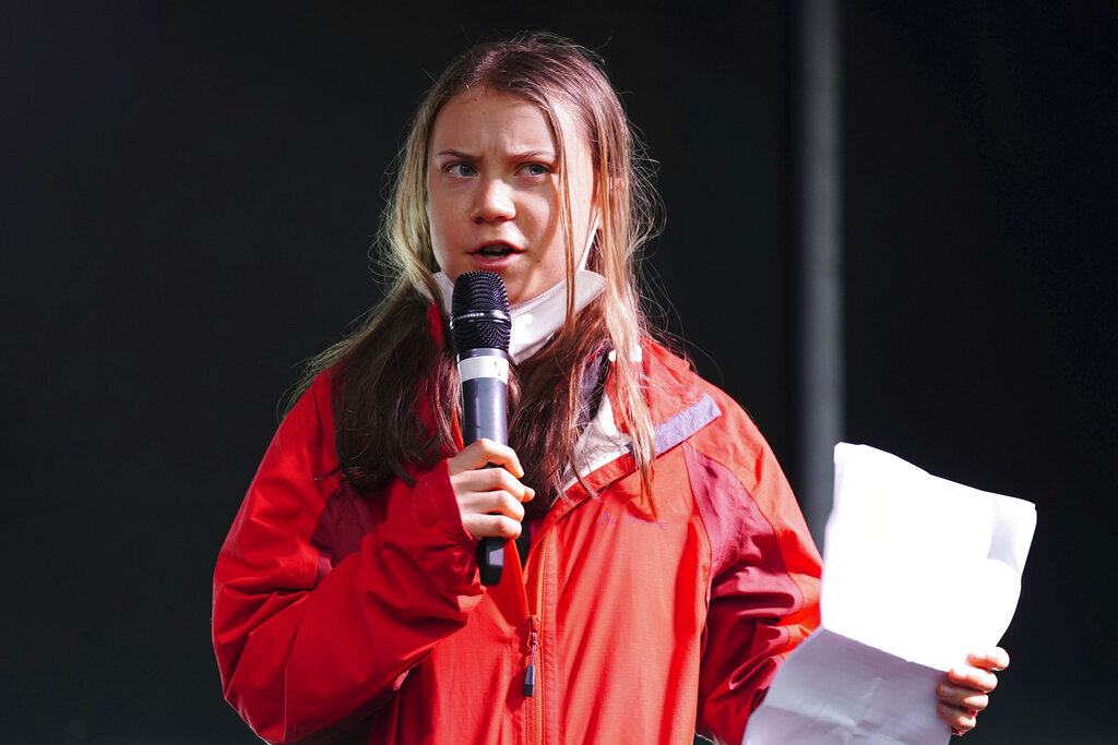 Greta Thumberg durante las manifestaciones de Fridays for Future contra la COP26. (AP)
