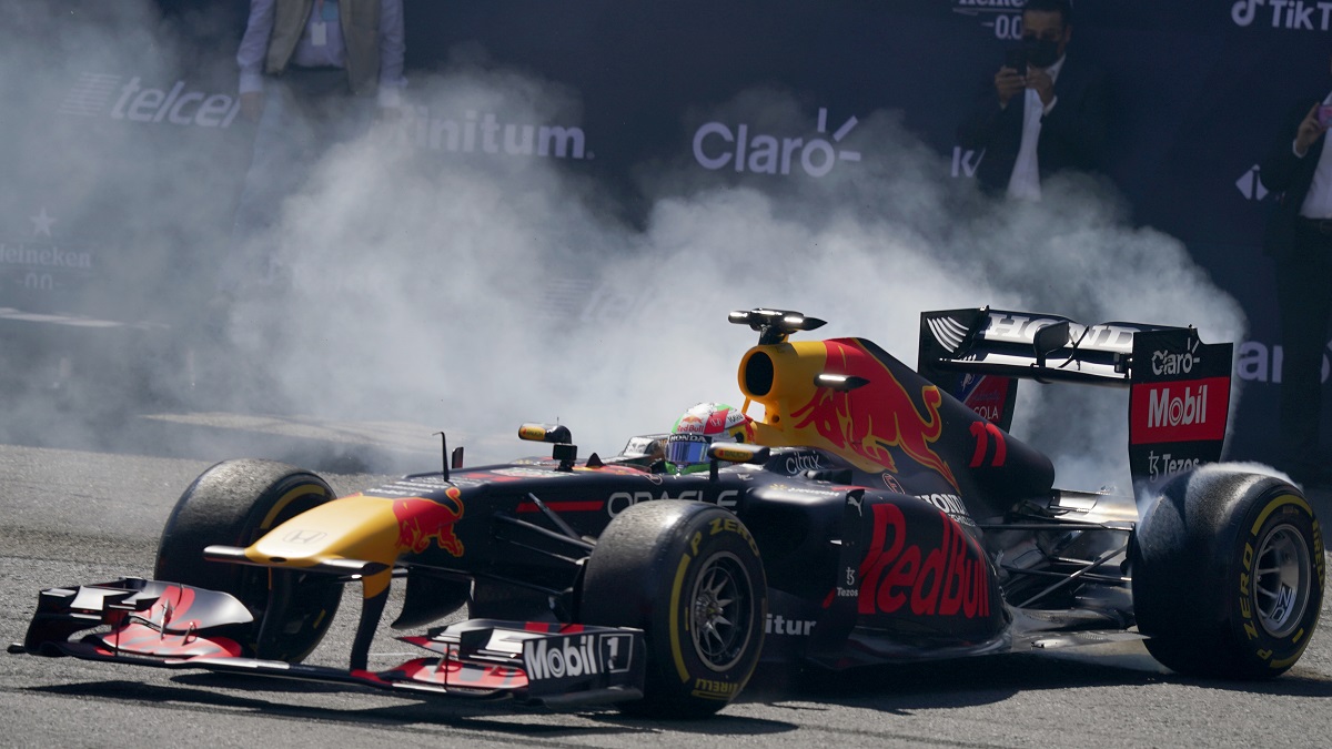 Sergio Pérez chocó en las primeras prácticas del GP de México (AP)