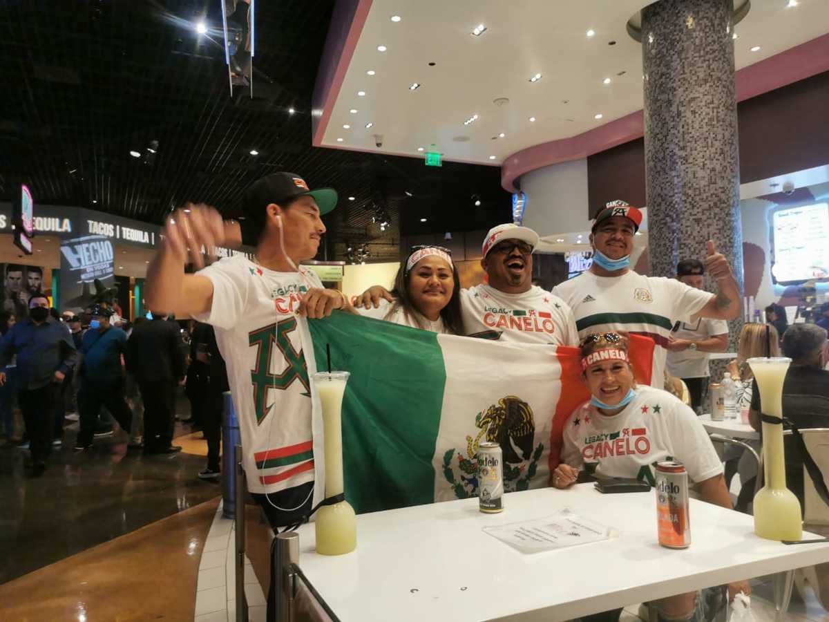 Aficionados mexicanos en el MGM (Érika Montoya)