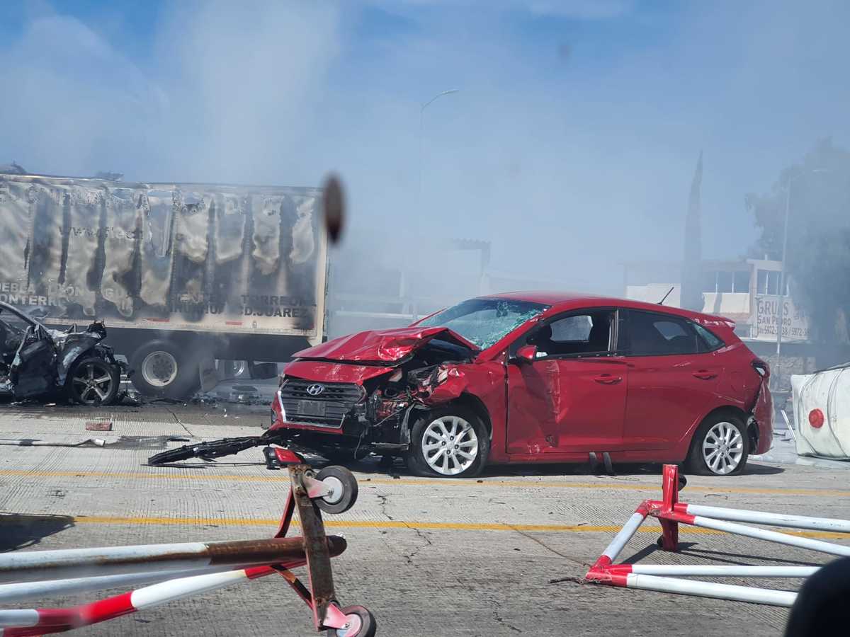 Auto resulta dañado en choque en autopista la México-Puebla en la caseta San Marcos