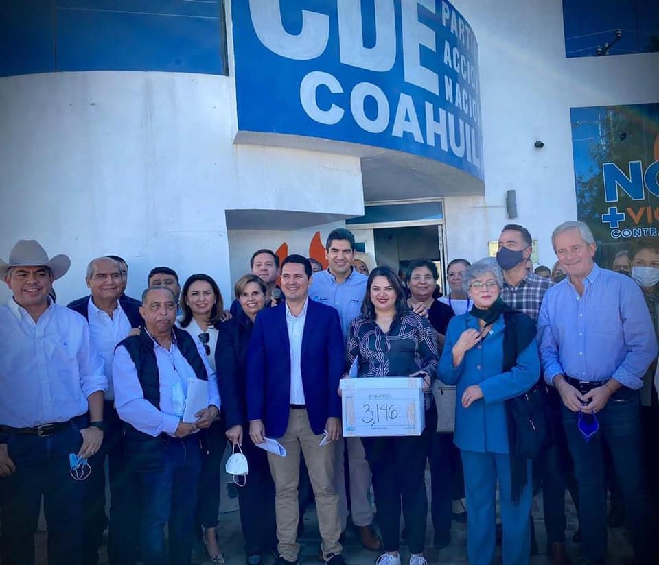 Elisa Maldonado y Gerardo Aguado registraron su planilla ante la Comisión Electoral del PAN. | Especial