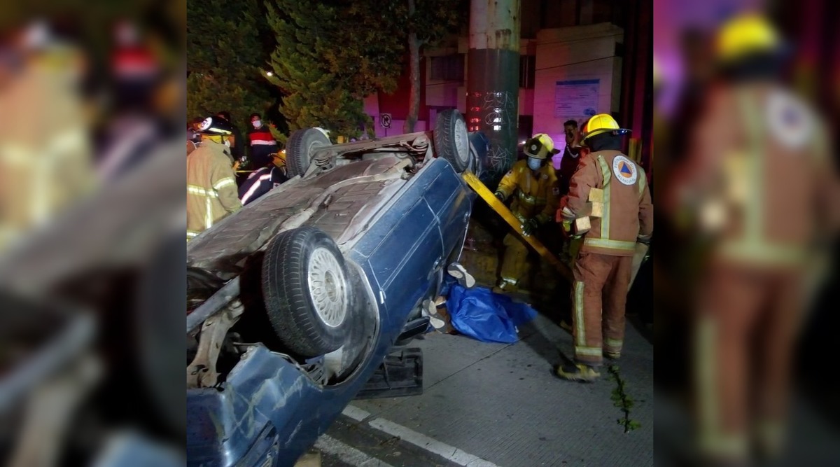 Accidente vehicular termina con la vida de un hombre en Diagonal Defensores. / Foto: Especial.