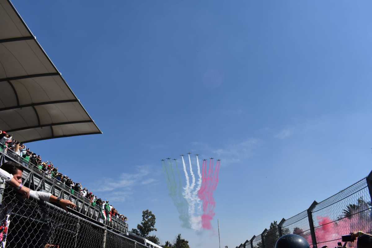 Aviones de la Fuerza Aérea mexicana sobrevolaron el Autódromo Hermanos Rodríguez. (Especial)