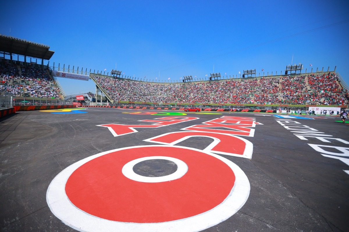 Foro Sol durante el Gran Premio de México (Imago 7)