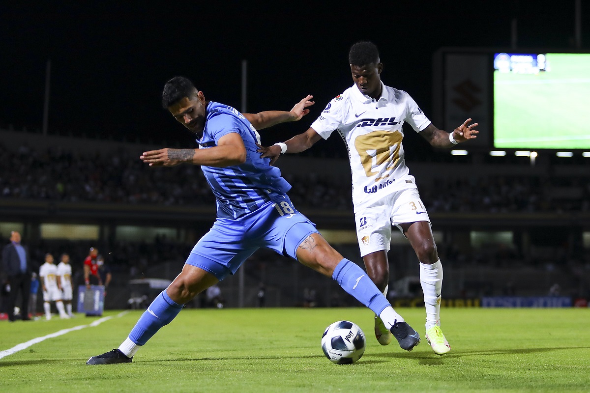 Lucas Passerini durante el duelo ante Pumas (Imago7)