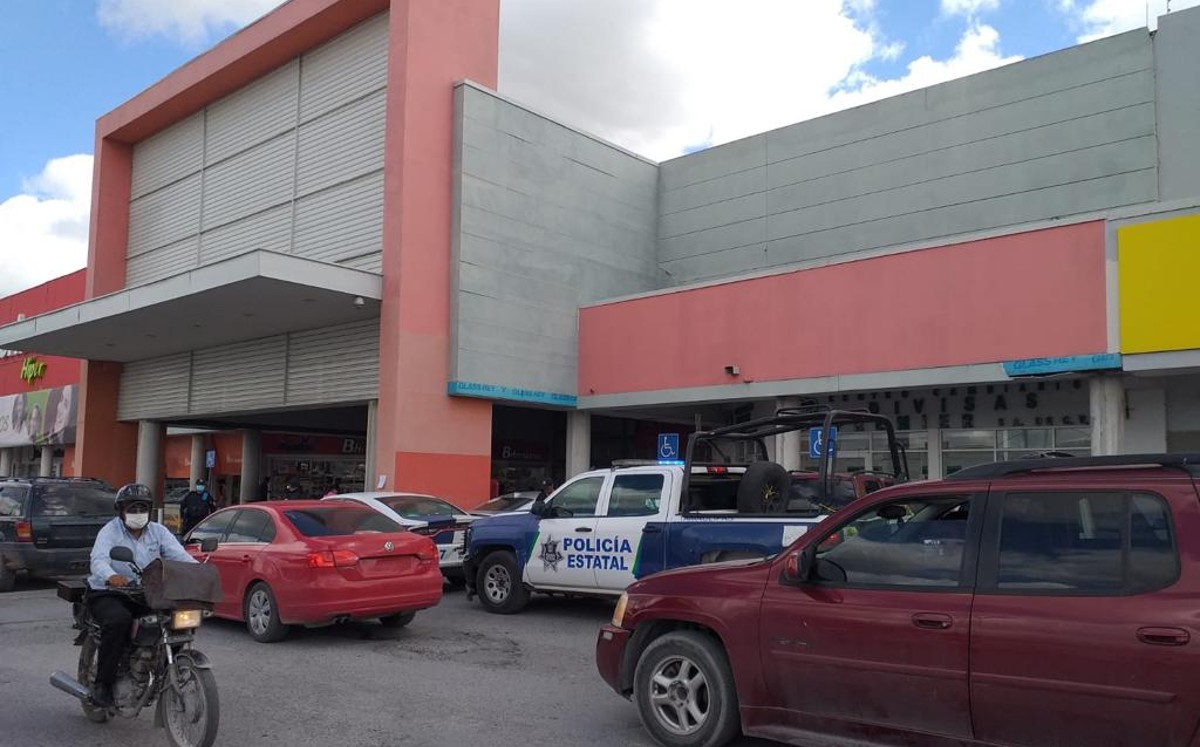 Operativos policiales en supermercados. (Víctor Duran)