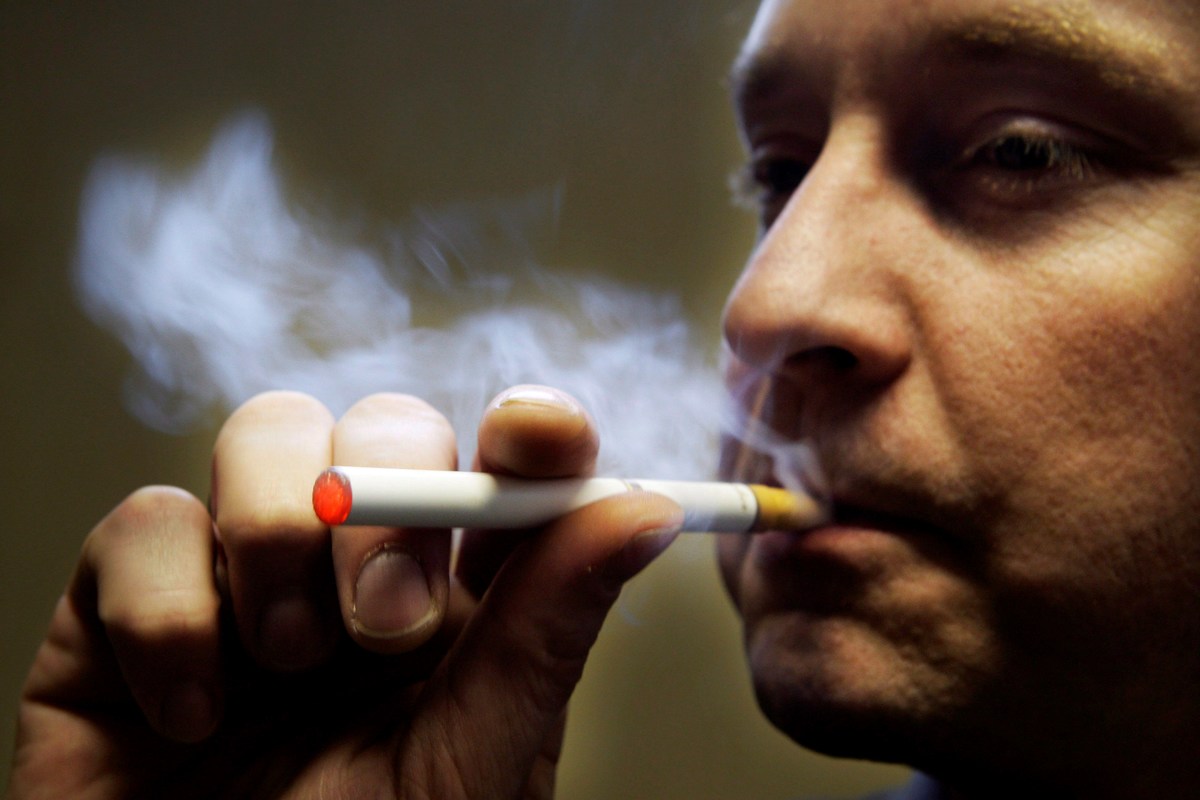 Gales quiere sumarse a los países que prohiben fumar. Foto: EFE