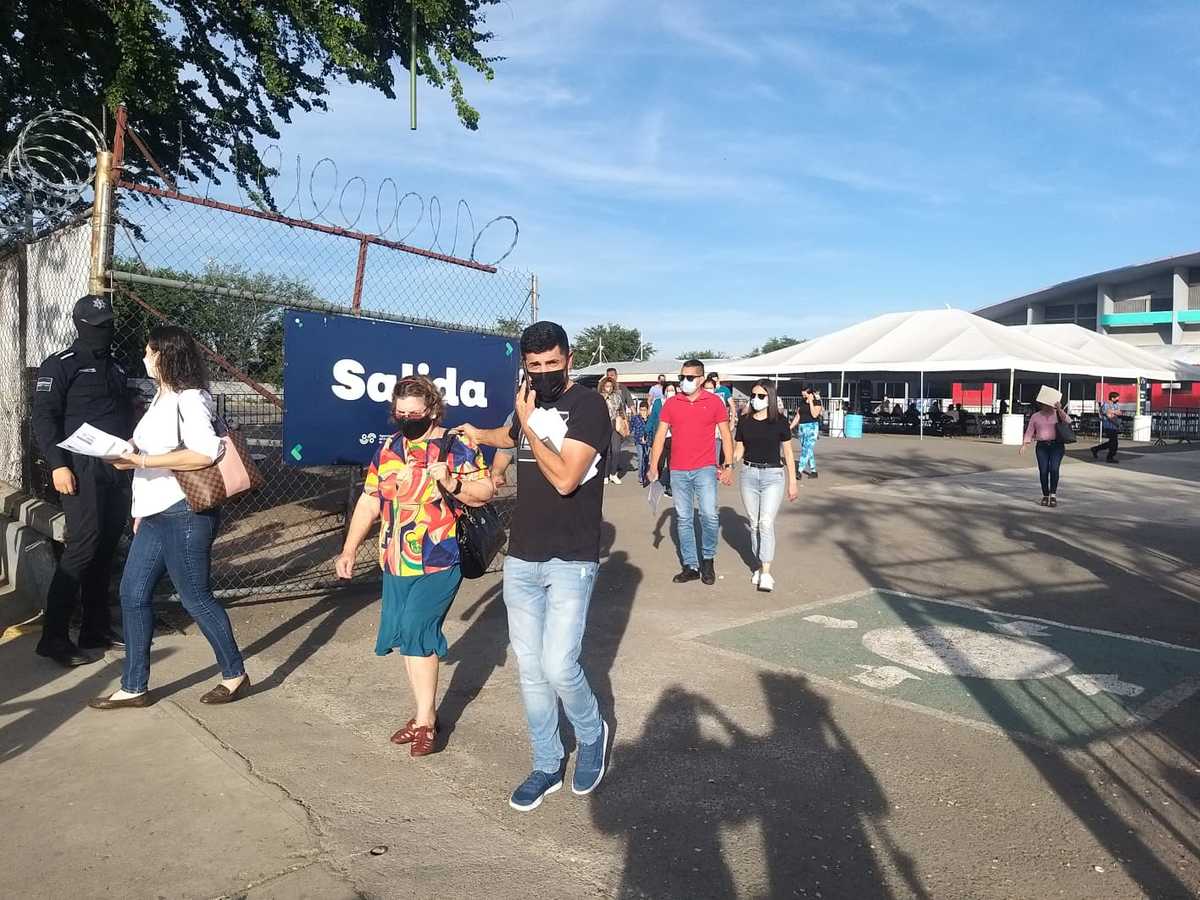 Inicia de manera satisfactoria jornada de vacunación anticovid para estudiantes de UdeG