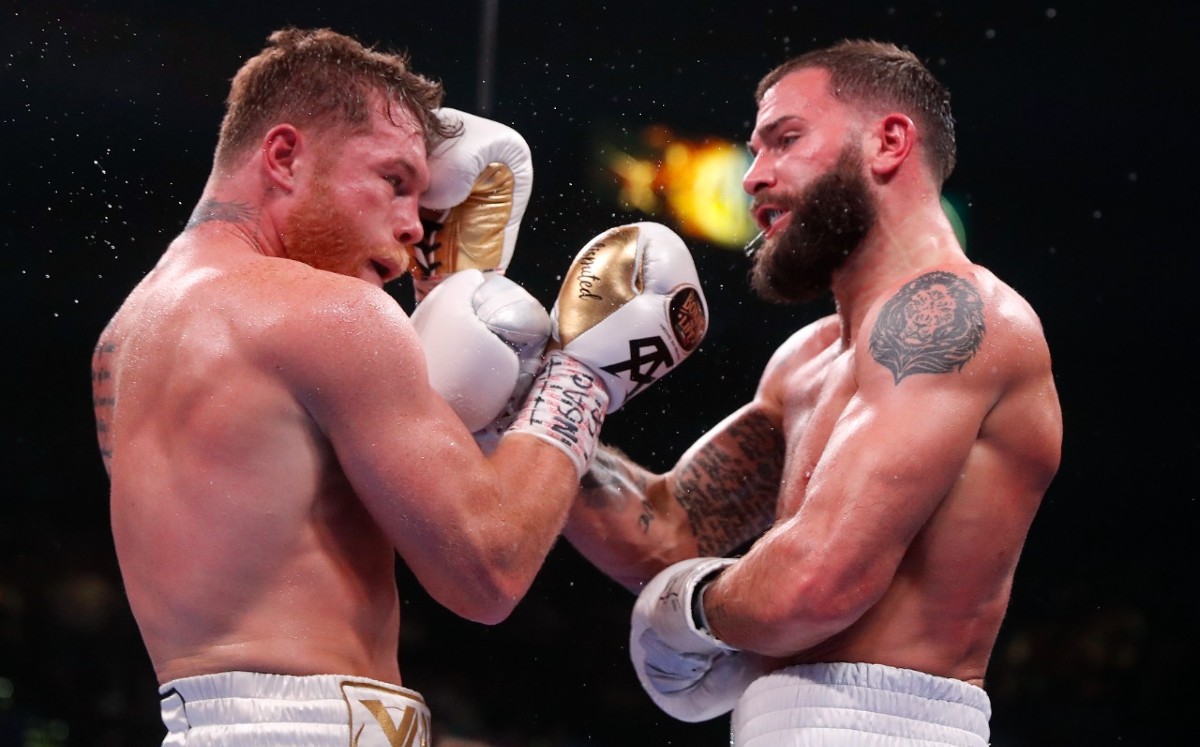 Saúl Álvarez y Caleb Plant (AP)