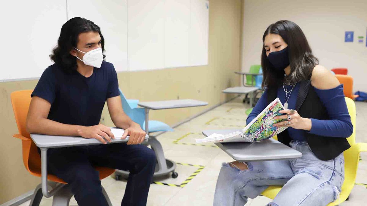 Alexandra Valdepeñas Ramírez y Mario Isaac Sifuentes González, estudiantes de quinto y tercer semestre. (cortesía)