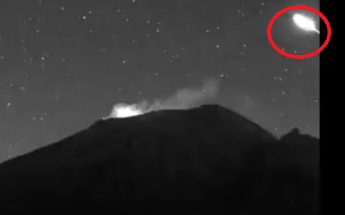 Captan cápsula Dragon de Space X cerca del volcán Popocatépetl. (Especial)