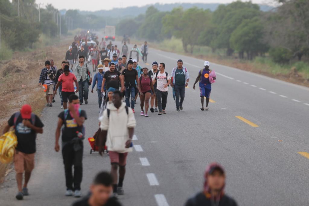 Caravana migrante inició su trayecto de Chahuites, Oaxaca | Jorge Carballo