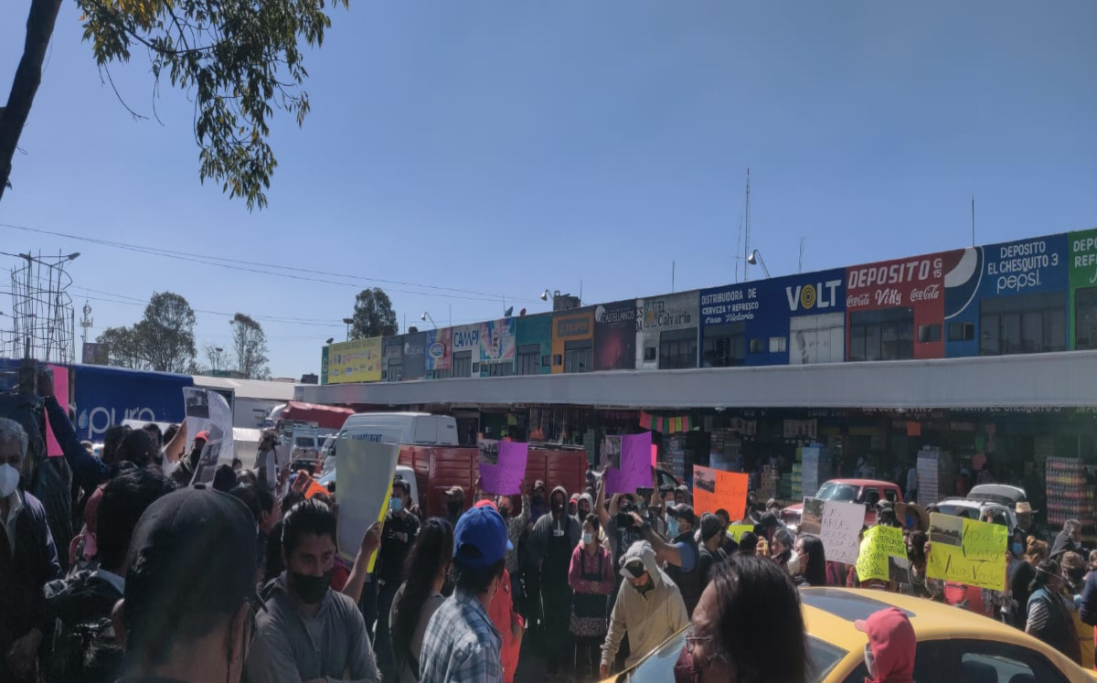 Clausuran obras irregulares en Central de Abasto | Angélica Tenahua