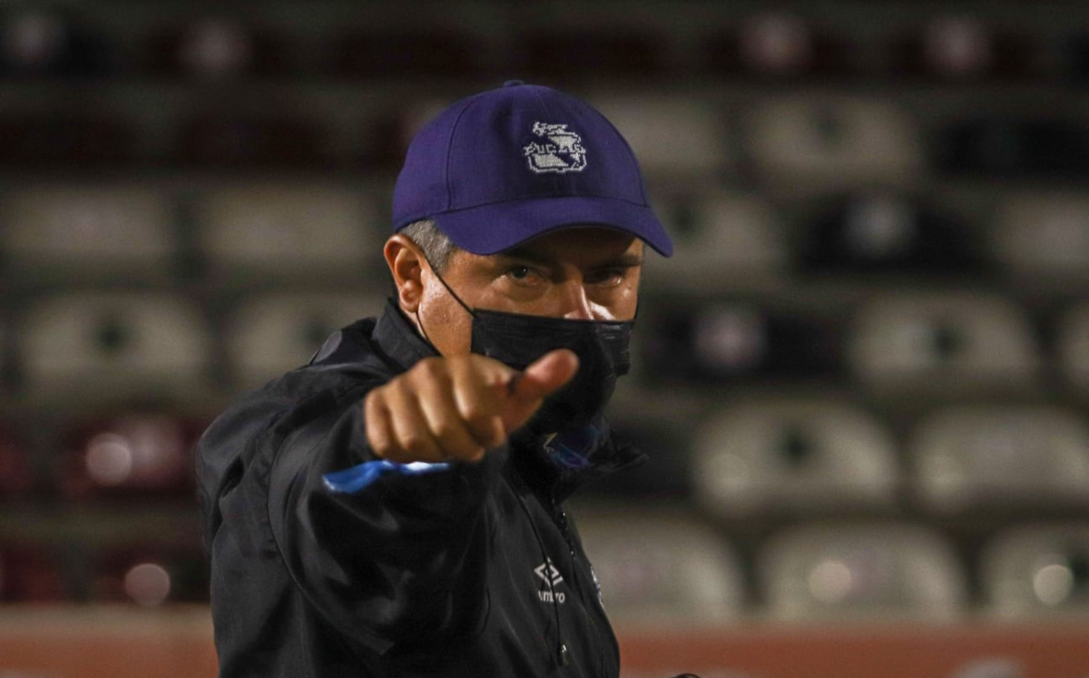 Juan Carlos Cacho Técnico de Puebla femenil | Edgar González