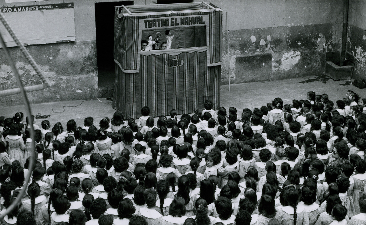 Público en el teatro guiñol El Nahual, compañía fundada por Lola Cueto. (Cortesía: Museo Nacional de San Carlos)