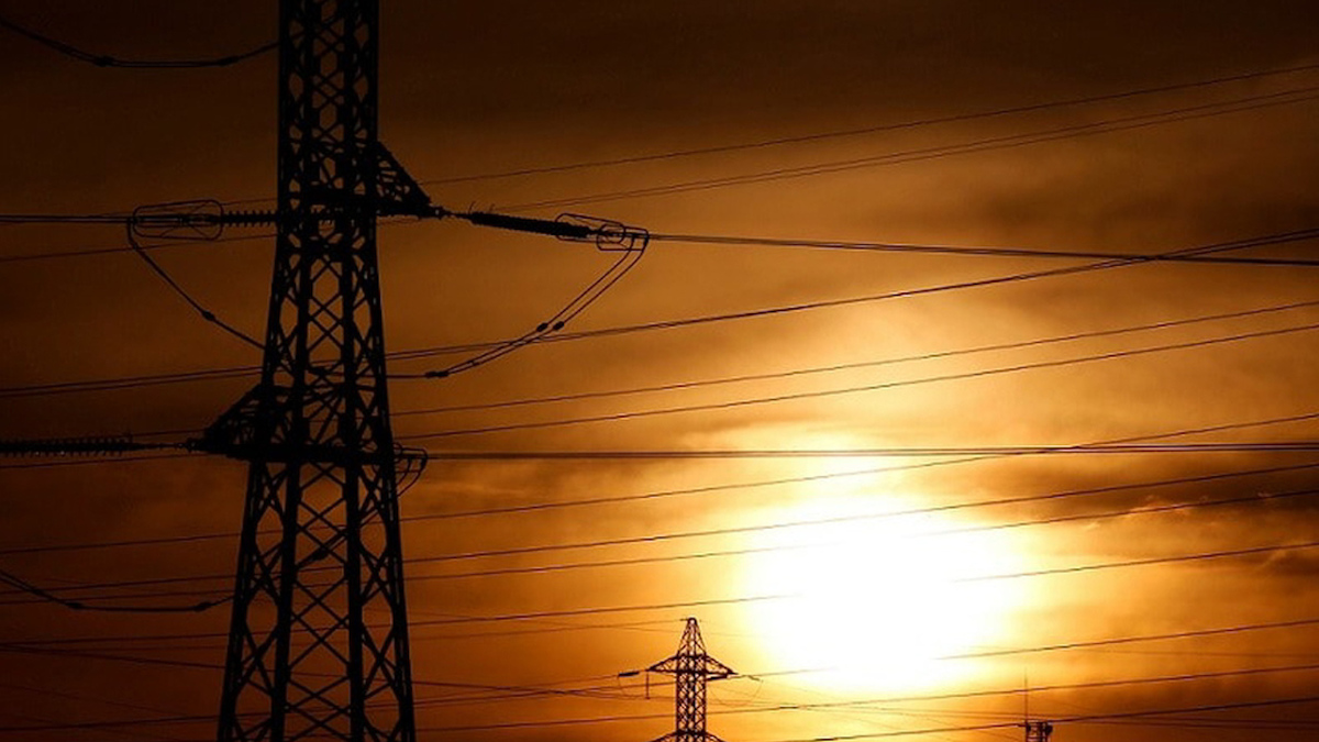 Reforma eléctrica desatará lluvia de arbitrajes internacionales, advierte Fitch