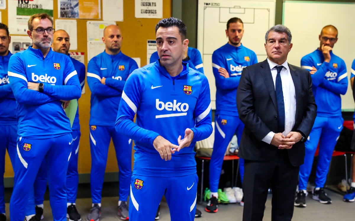 Xavi Hernández, en su primera práctica en el Barcelona (Twitter: @FCBarcelona_es)
