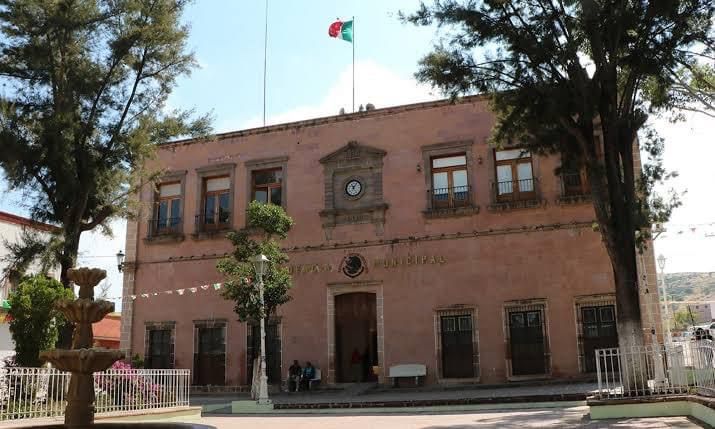 El comando intentó ingresar al ayuntamiento de Mexquitic de Carmona, pero no lo logró. (Especial)