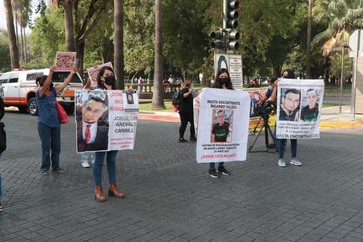 Familiares de desaparecidos protestan a las afueras del Palacio de Gobierno. Foto: Leonel Rocha.
