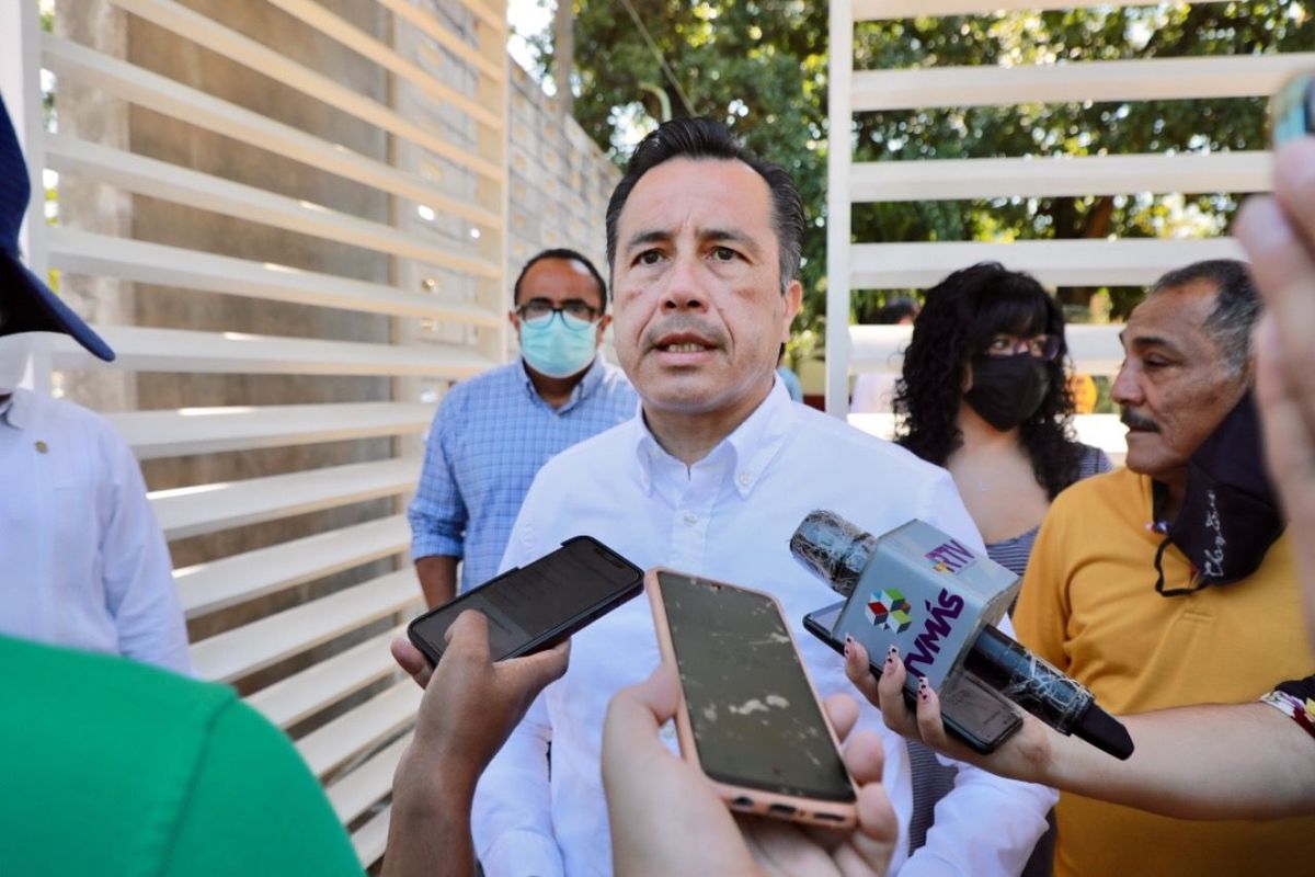 El gobernador Cuitláhuac García indicó que 320 migrantes llegaron al sur de Veracruz. (Especial)