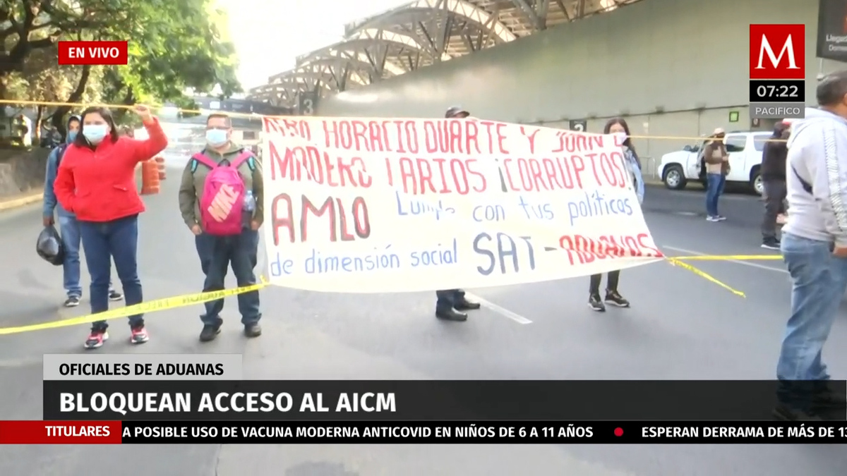 Oficiales de aduanas bloquean acceso al AICM