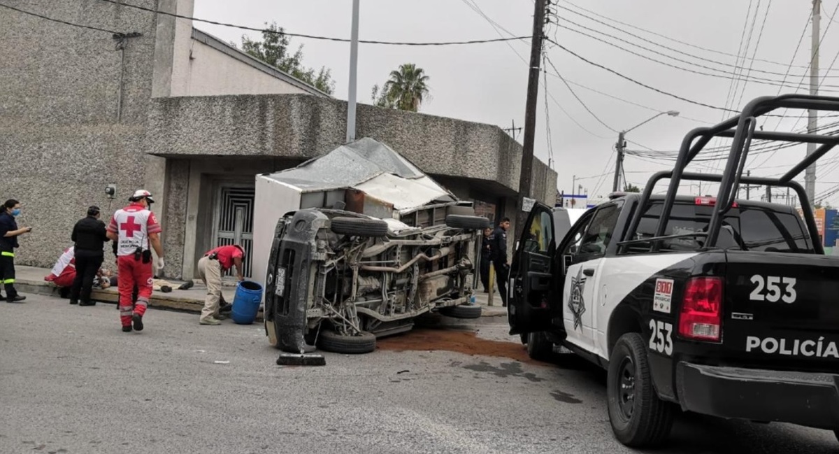 Patrulla choca contra camioneta en Monterrey; hay 3 lesionados. Foto: Leyda Estrada.