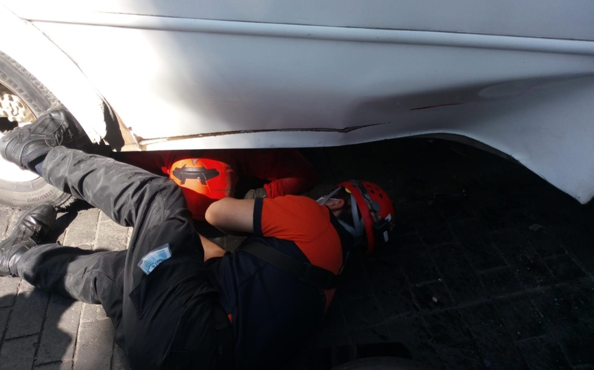 Transporte público atropella a motociclista en el centro de Puebla | Especial