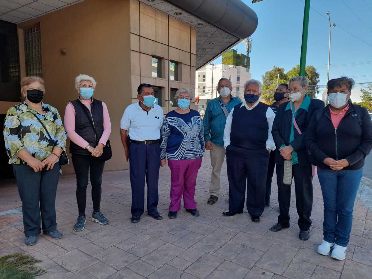 Adultos mayores, llevan casi dos años sin poder regresar a trabajar (Cortesía)