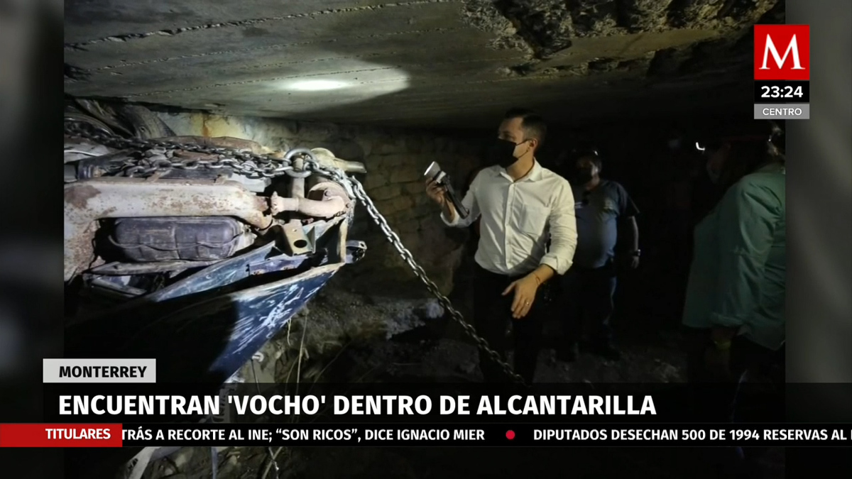 Encuentran un vocho en el drenaje de Monterrey