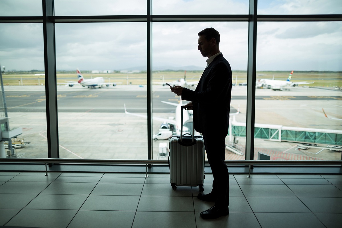 Desde enero, la FAA ha recibido más de 100 informes sobre disturbios de pasajeros en vuelos comerciales. (Freepik)