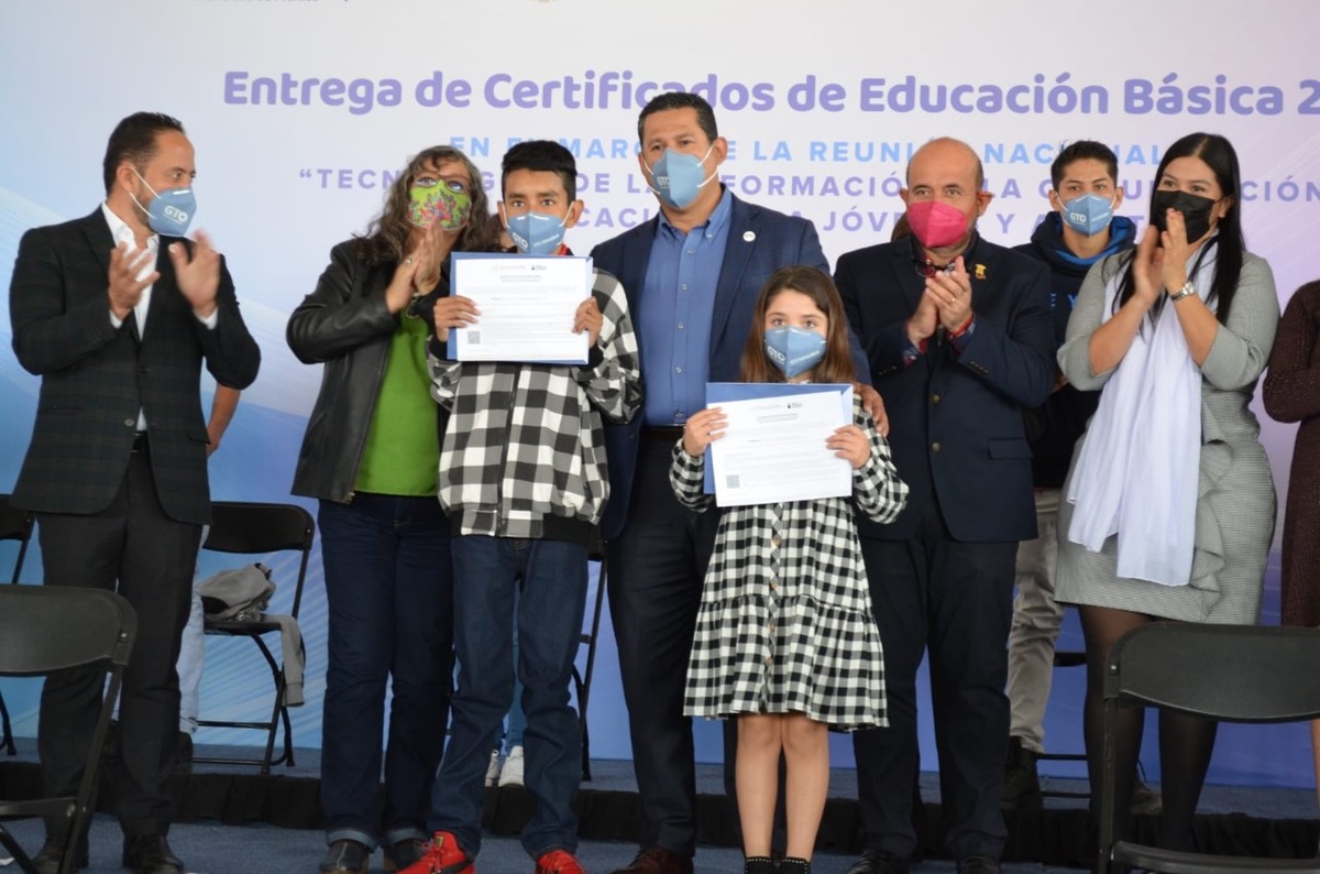 Más de 224 mil personas han concluido sus estudios con INAEBA e INEA