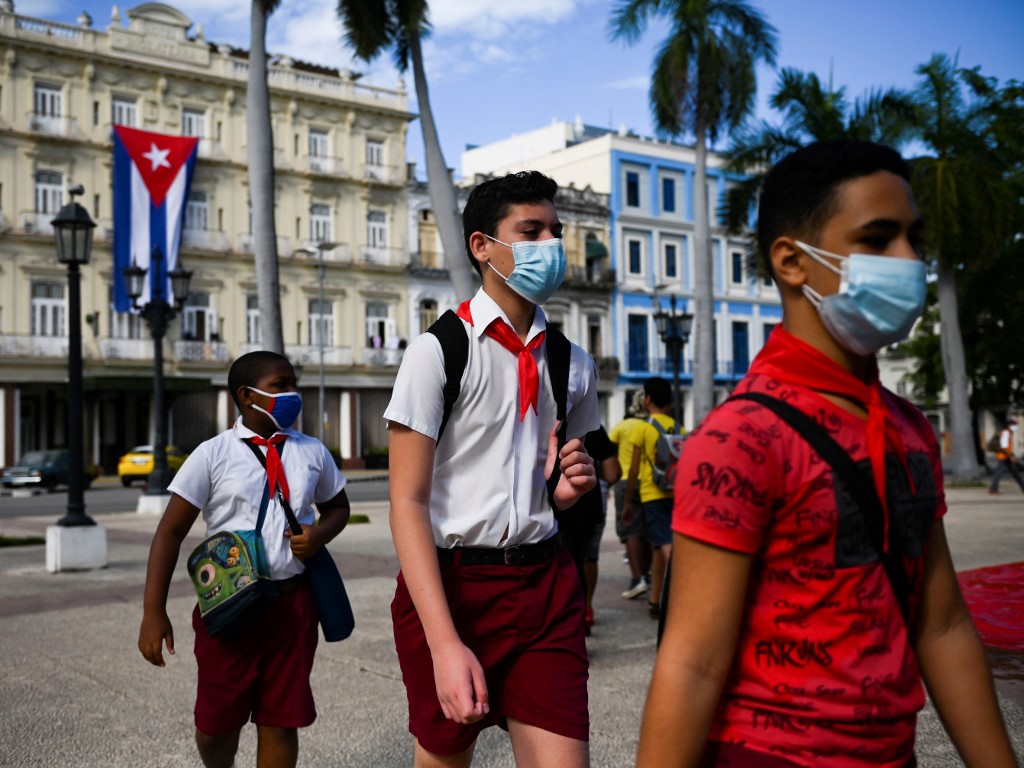 En Cuba han pedido el regreso de las clases presenciales debido al avance de la vacunación. (AFP)