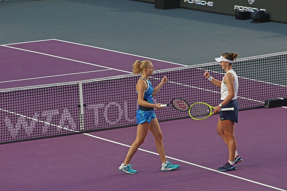 Krejcikova y Siniakova se acercan a semifinales de las WTA Finals (Fernando Carranza)