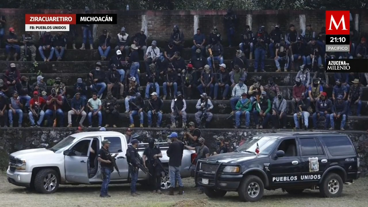 Más de 300 civiles armados irrumpen en Michoacán
