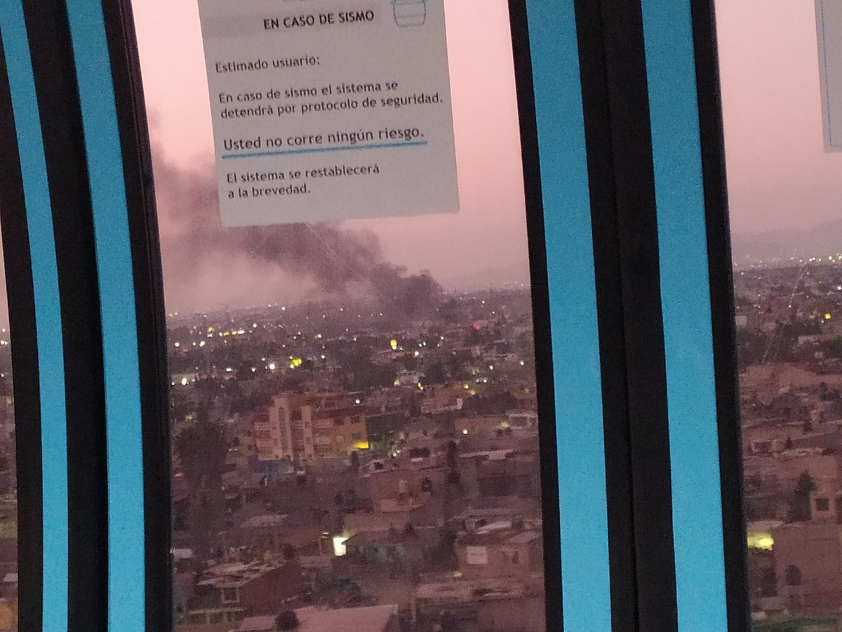 Usuarios en redes sociales aseguraron que el incendio se veía desde el Cablebús. (Twitter @etrujillos1200)