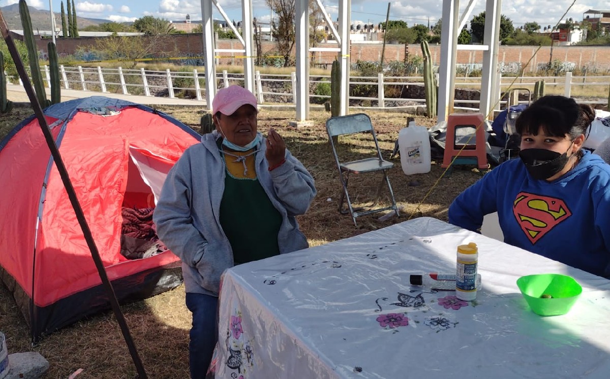 Familias acampan a fuera de Parque Metropolitano aún con las bajas temperaturas / Foto Christian Rendón