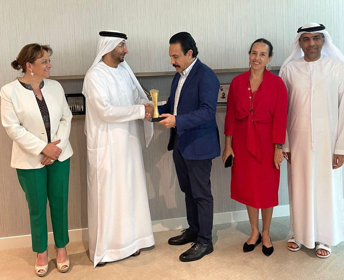 Omar Fayad fue reconocido por autoridades de Emiratos Árabes Unidos. (Especial)