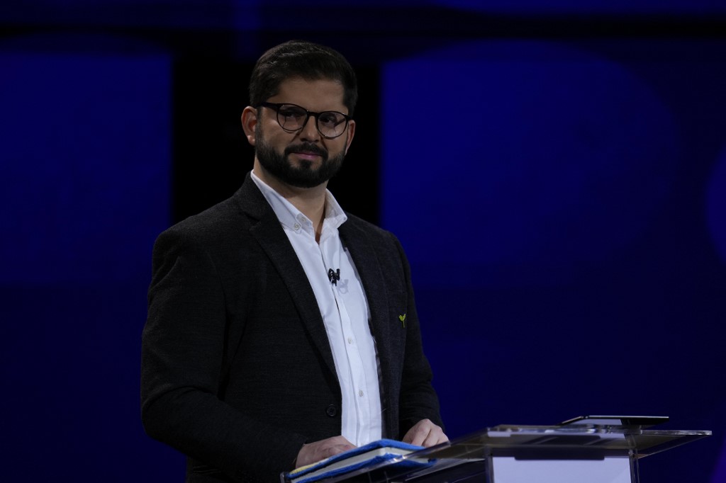 Gabriel Boric, el candidato izquierdista que compite por la segunda vuelta contra José Antonio Kast en Chile. (AFP)