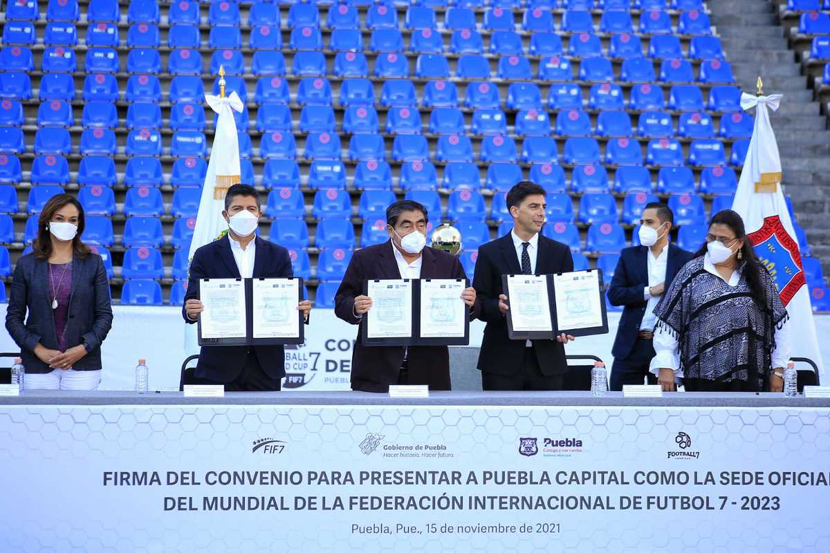 Gobierno estatal y municipal signan convenio para albergar el mundial de futbol | Andrés Lobato
